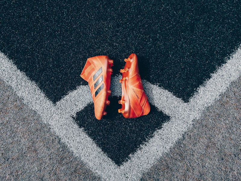 乐竞俱乐部主场球迷版球衣，蓝色为主色调